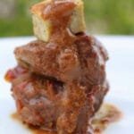 Τυρόπιτα με μάραθο. Ζυμώματα στη Σαντορίνη. Cheesepie with fennel. Cooking in Santorini.