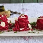 Μπακαλιάρος με κρούστα καρυδάτης σκορδαλιάς σε ψητά φορμάκια. Little cod muffins with a garlic crust.