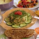 Σκορδαλιά με καρύδια σαν μπισκότο για το τσίπουρο. Garlic-walnut cookie for tsipouro.