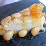 Κρέμα πιάτου με βανίλια και κρόκο. Vanilla cream with red greek saffron.
