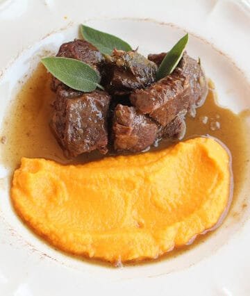 Slow cooked beef cheeks in red wine