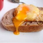 Ψωμί με ξινόμαυρο, καρύδια και δίκταμο. Homebread with xinomavro wine, wallnuts and dittany of Crete.