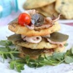 Γαύρος σαγανάκι με γαρίδες και μαϊντανό. Anchovies with shrimps and parsley.