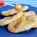 Μελιτζάνες φουρνιστές με κρέμα, κεφαλοτύρι και κουρκουμά. Baked eggplants with bechamel sauce and turmeric.
