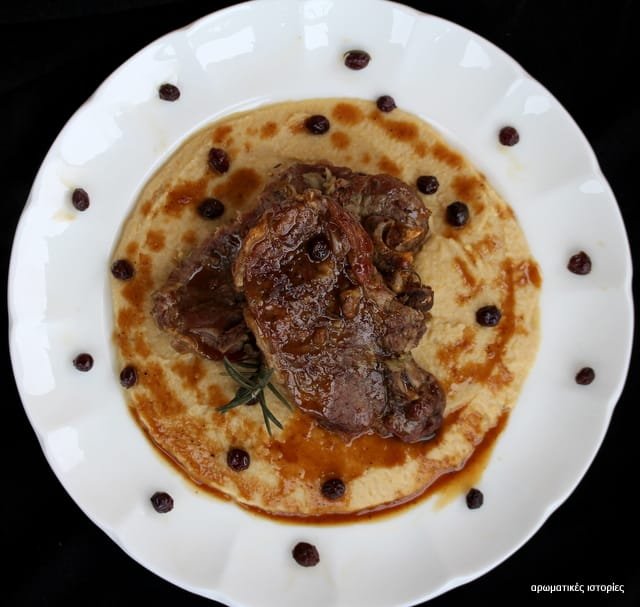 Rib eye steak with chickpeas cream and black raisins