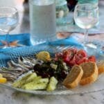 Η μουρμούρα και η γλιστρίδα. Sand streenbrass and fresh green salad.