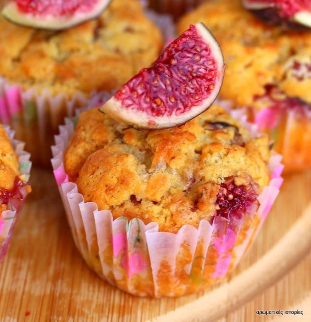 Savory cakes with kasseri cheese, cured beef and fresh little figs