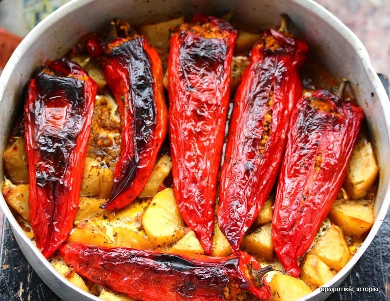 Stuffed red peppers with bulgur