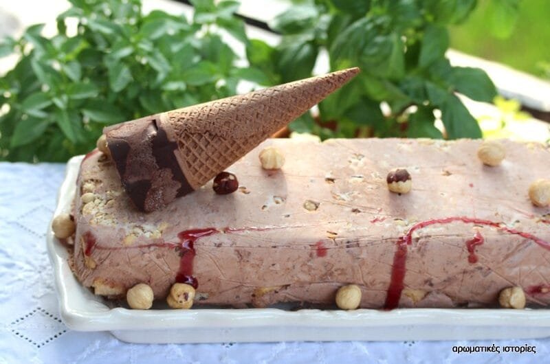 Τούρτα σοκολάτας με φουντούκια, 5 υλικών. Cocolate hazelnut cake, 5 ingredients.