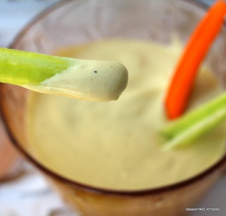 Mayonnaise with yogurt, no mixer.