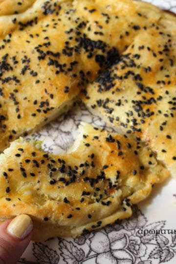 Courgette pies with feta