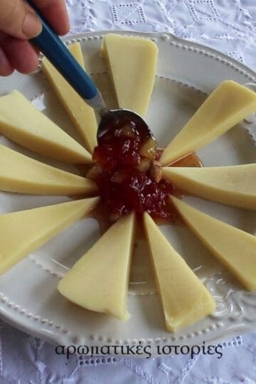 Tomatoes spoonfuldesert with lemon and peanuts