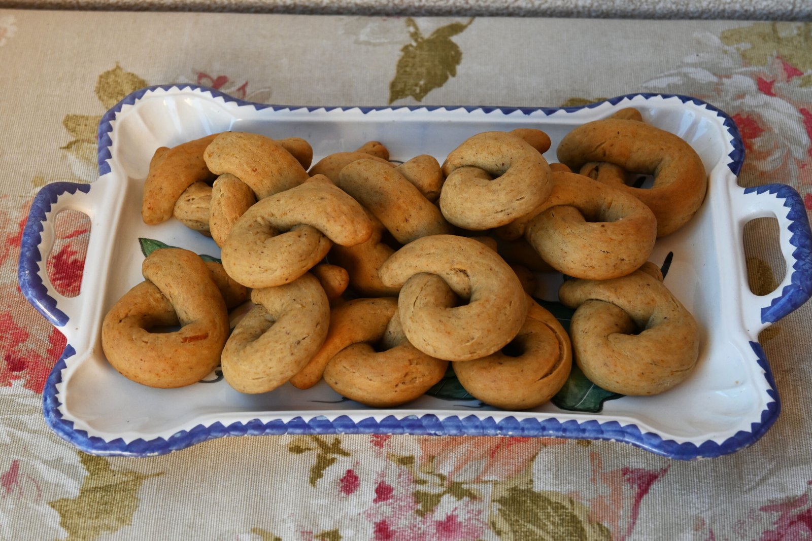 Moustokouloura cookies from fresh grape juice