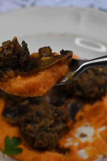 Lentil burgers with mushrooms, homemade almond milk