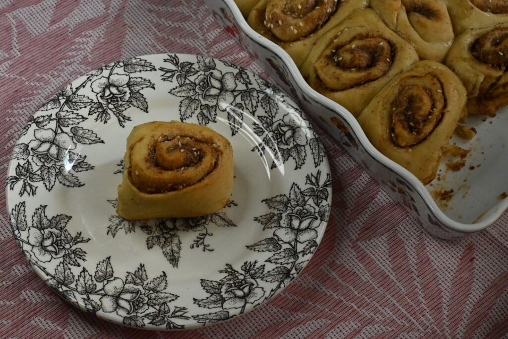Cinnamon rolls with tahini