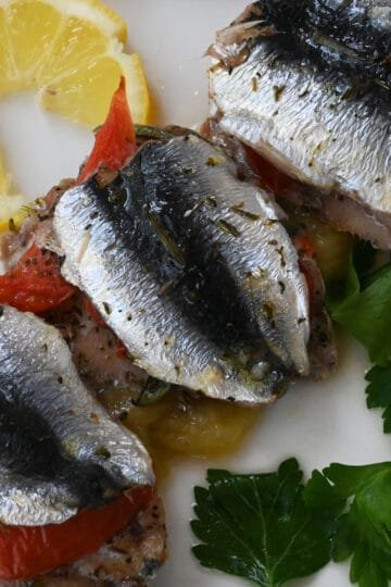 Sardines stuffed with sea fennel, kritama and tomatoes 