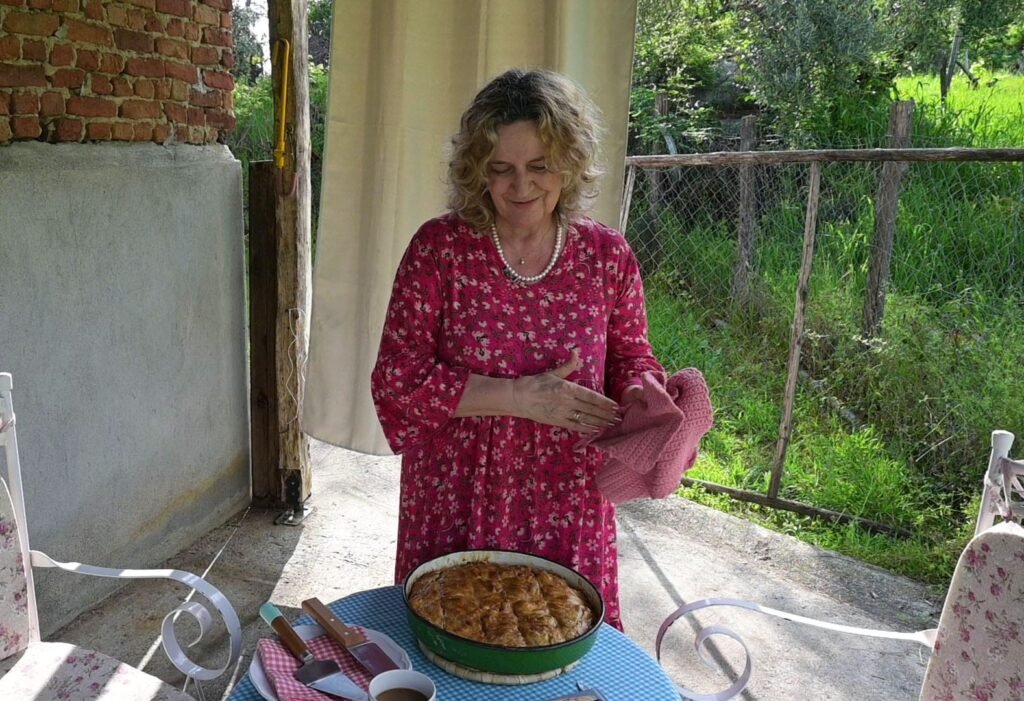 Traditional cheese pie with leeks and sundried tomatoes