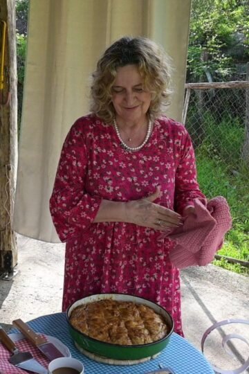 Traditional cheese pie with leeks and sundried tomatoes