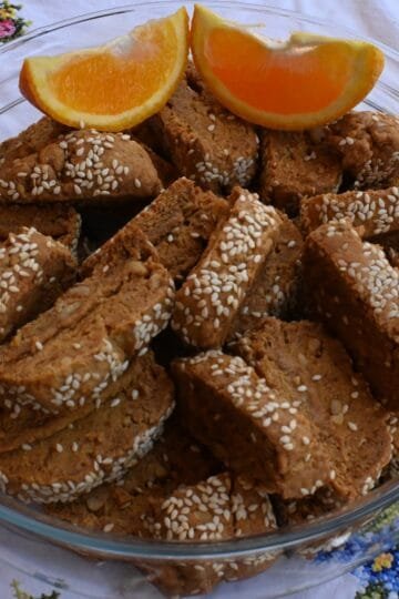 Orange rusks with wallnuts 