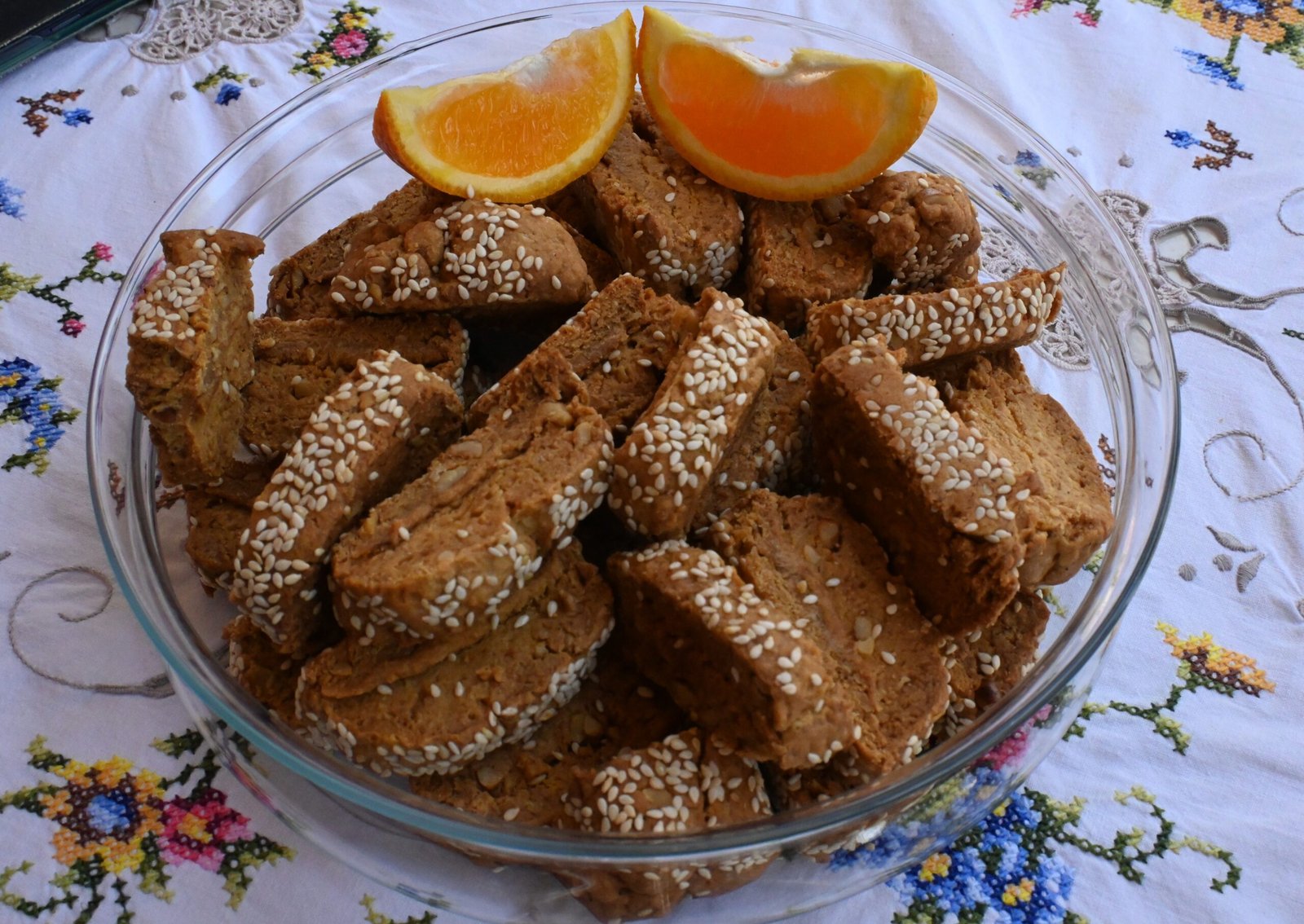 Orange rusks with wallnuts 