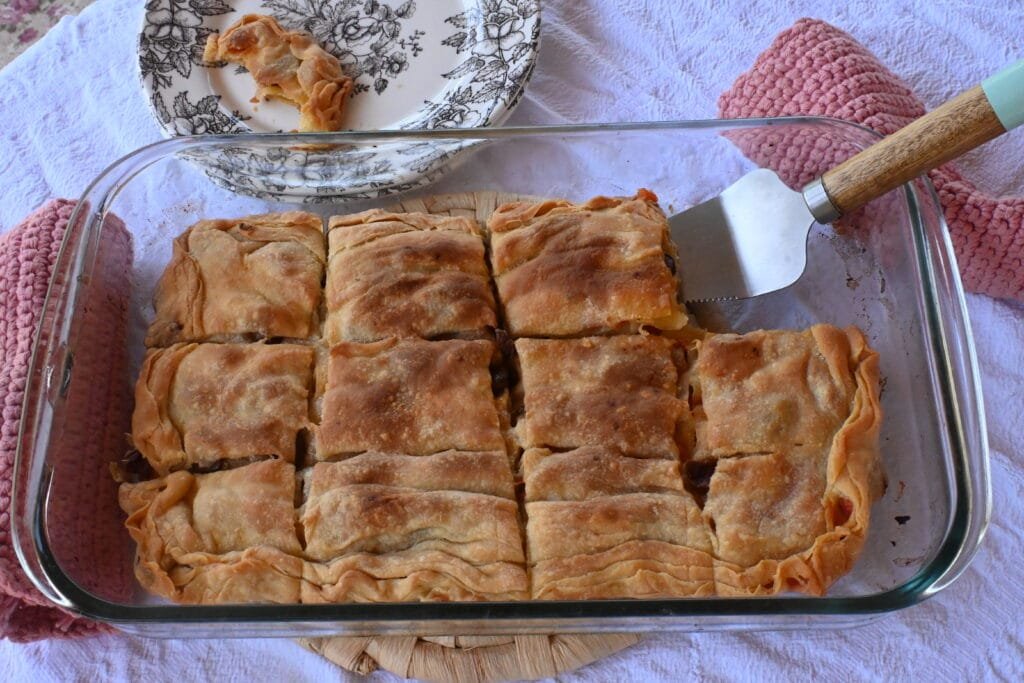 Οlive pie with green olives, tomatoes and orange flavour