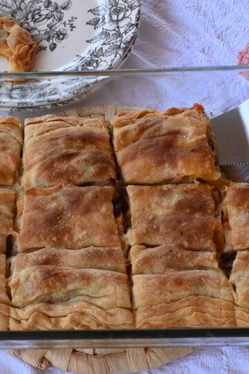 Οlive pie with green olives, tomatoes and orange flavour