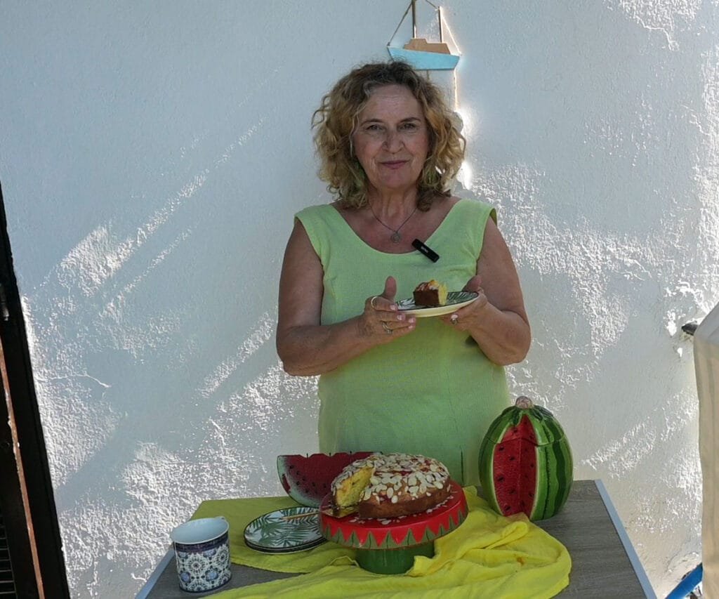 Cake with watermelon, coconut and lemon