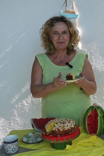 Cake with watermelon, coconut and lemon