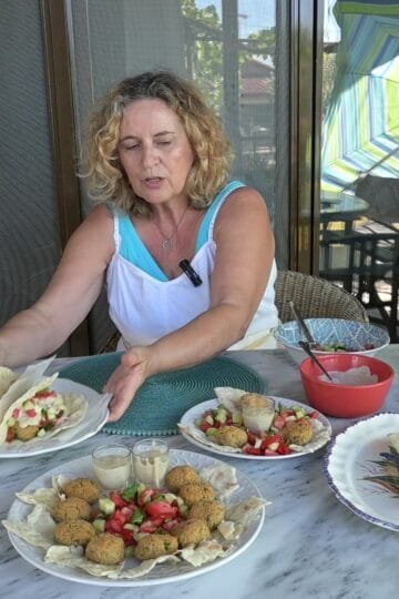 Falafel with homemade pie and tahini sauce