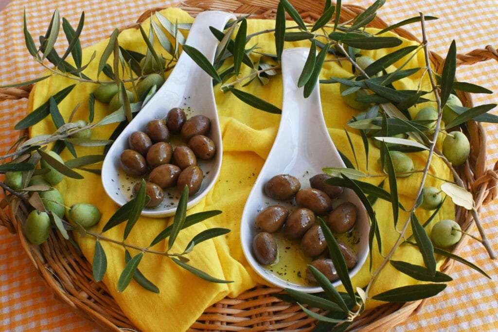 How I preserve our green olives in brine without slitting