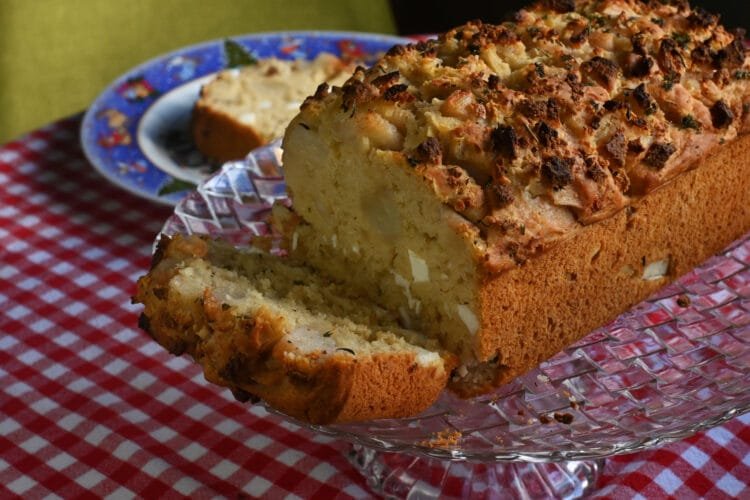 beer bread with manouri cheese, pear and aromatic herbs