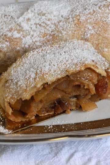 Αpfel strudel with homemade phyllo