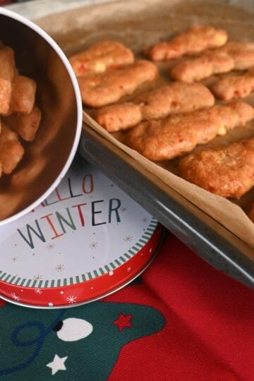 Snowman cheese pies with yogurt