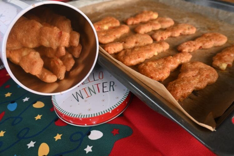 Snowman cheese pies with yogurt