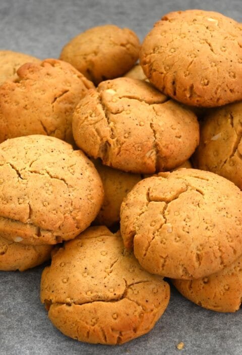 cinnamon biscuits