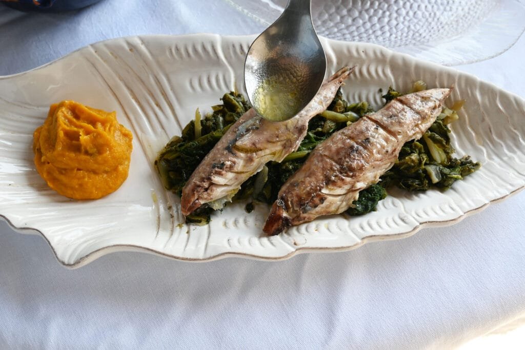 mackerel and garlic sauce