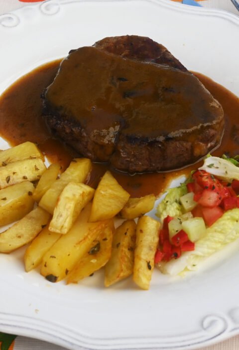 bon fillet and wine sauce